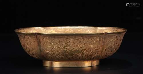 明 銅鎏金鏨刻瑞獸海棠形杯
