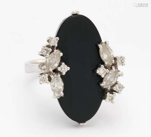 Onyx-Diamant-Ring