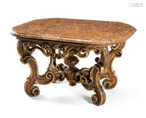 Italian Baroque table, XVII-XVIII centuries. Carved wood. Ex...