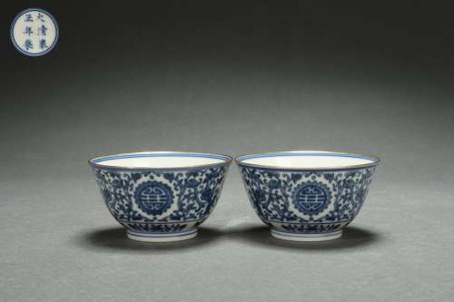 A Pair Blue-and-white Bowls with Interlaced Lotus Design, Yo...