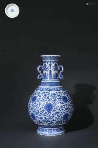 Blue-and-white Vase with Interlaced Lotus Patterns and Ruyi-...