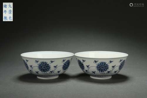 A Pair Blue-and-white Bowls with Floral Design, Guangxu Reig...