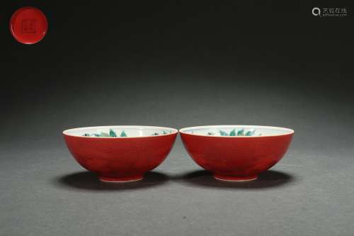 A Pair Contrasting Colored Bowls with Floral Design, Chenghu...