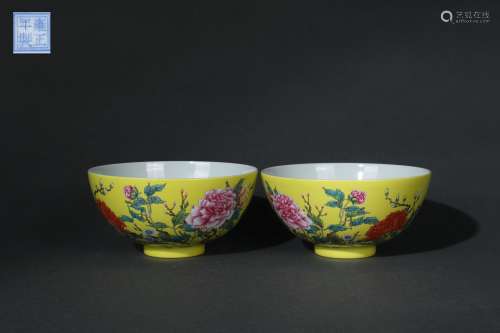 A Pair Lemon Yellow Glazed Bowls with Floral and Colored Ena...