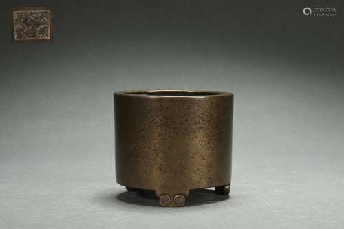 Cylinder-shaped Censer with Ruyi-shaped Legs, Late Ming Dyna...