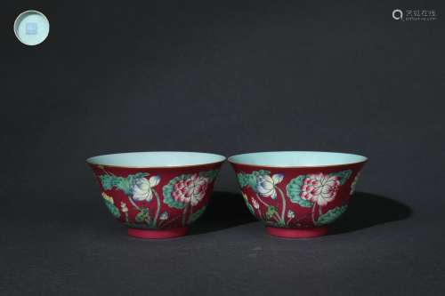 A Pair Bowls with Lotus Flowers Design on A Red Ground, Qian...