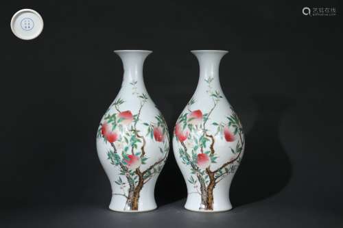 A Pair Vases with Peach Design, Yongzheng Reign Period, Qing...