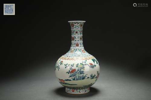 Contrasting Colored Vase with Interlaced Flowers Design, Qia...