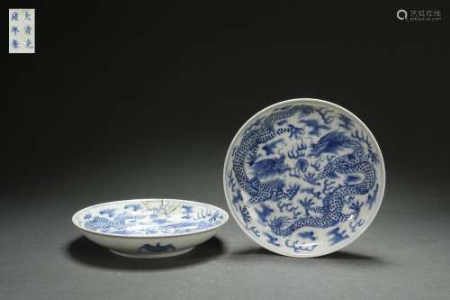 A Pair Blue-and-white Dishes with CHI Dragon Design, Guangxu...
