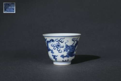 Blue-and-white Cup with Dragon Design, Qianlong Reign Period...