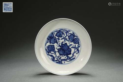 Blue-and-white Dish with Interlaced Lotus and Peach Design, ...