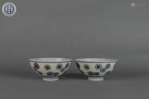 A Pair Famille Rose Bowls with Floral Design, Yongzheng Reig...
