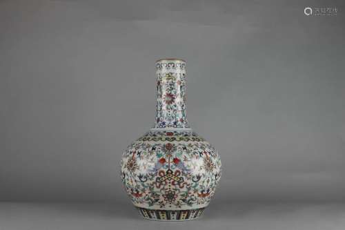 Contrasting Colored Globular-shaped Vase, Qianlong Reign Per...