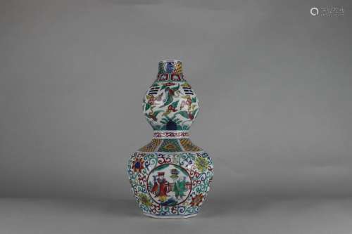 Wucai (Polychrome) Gourd-shaped Vase with Figure Design, Wan...