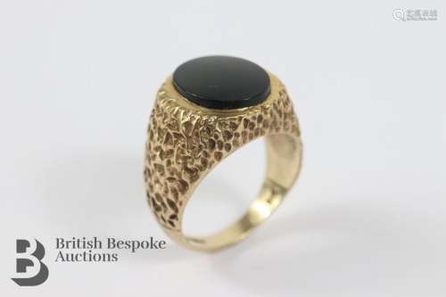 Gentlemans 9ct Gold and Onyx Seal Ring