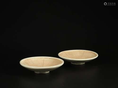 a pair of carved porcelain craft weaving grain bowlSize: 4 c...