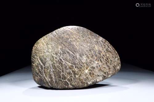 an: meteorite jadeSize: 14 cm high 22 cm wide 36 x 35 kg.