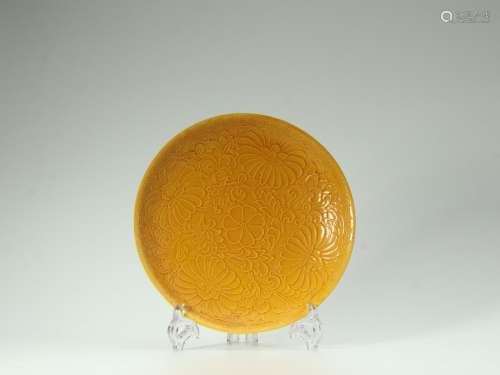 European reflux, yellow glaze porcelain carved plateSize: 3....