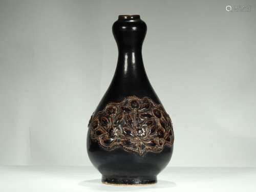 The  : ji kiln carved garlic bottleSize: 33.5 cm diameter, 4...