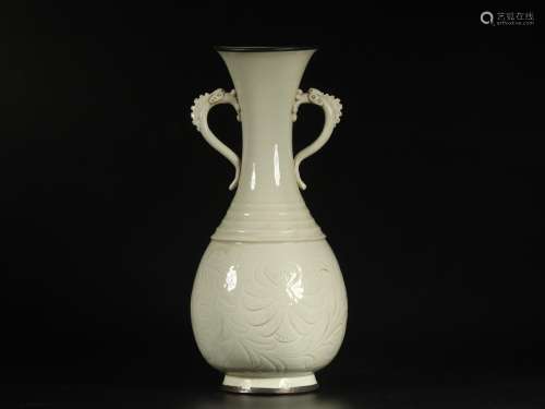 kiln carved dragon ear vaseSize: 8 cm high, 30 cm diameter 9...