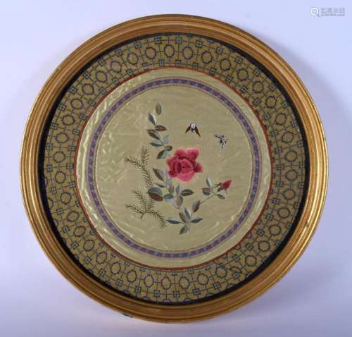 AN EARLY 20TH CENTURY CHINESE SILK WORK ROUNDEL Late Qing/Re...