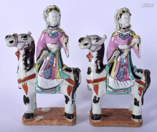 A PAIR OF EARLY 19TH CENTURY CHINESE FAMILLE ROSE FIGURES Qi...