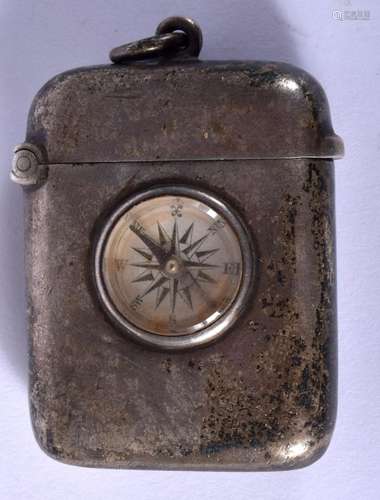 A RARE ANTIQUE SILVER COMPASS VESTA CASE. 42 grams. 5.5 cm x...