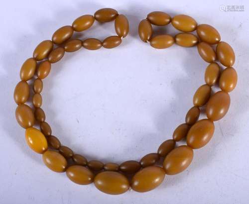 AN HORN TYPE NECKLACE. Largest bead 26 mm. Weight 86 g. Leng...