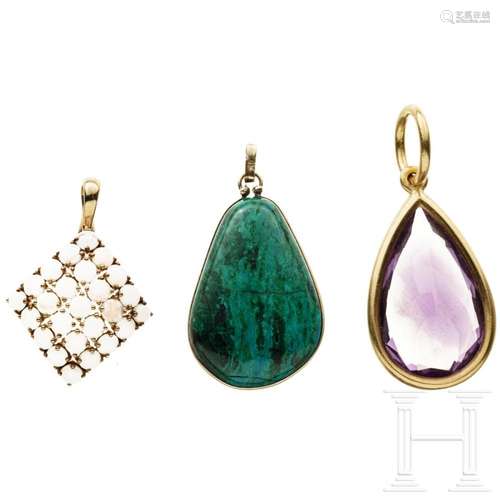 A gold-mounted opal, a malachite and an amethyst pendant