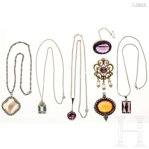 Seven pieces of jewellery, circa 1820 (one), circa 1900/20th...