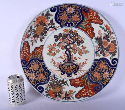 A LARGE 19TH CENTURY JAPANESE MEIJI PERIOD IMARI CHARGER pai...