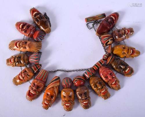 AN UNUSUAL SOUTH AMERICAN NECKLACE. 16 grams. 42 cm long.