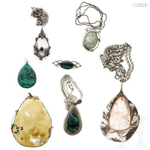 Seven pieces of jewellery, 20th century