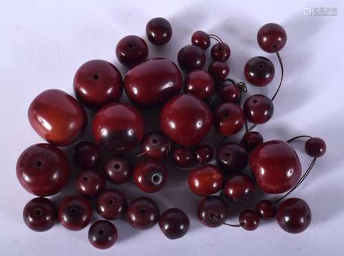 VINTAGE CHERRY AMBER BAKELITE BEADS. 177 grams. Largest 3 cm...