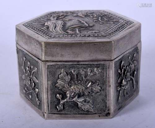 AN ANTIQUE CHINESE EXPORT SILVER BOX. 43 grams. 4.5 cm x 3 c...