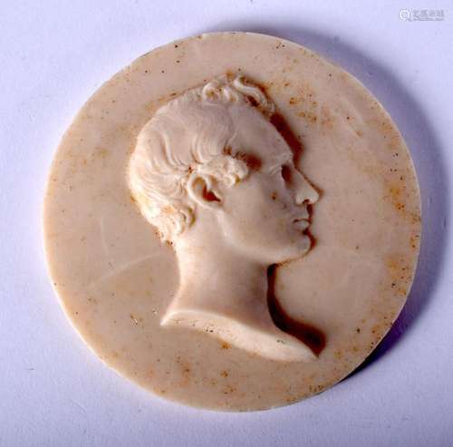 AN 18TH/19TH CENTURY EUROPEAN WAX PORTRAIT PLAQUE. 7 cm wide...