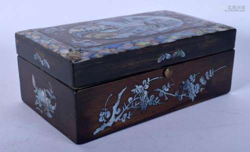 A LATE 19TH CENTURY CHINESE HONGMU MOTHER OF PEARL CASKET de...