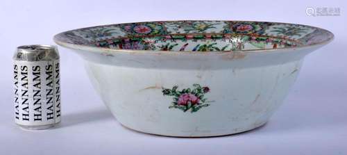 A LARGE 19TH CENTURY CHINESE CANTON FAMILLE ROSE BASIN Qing....