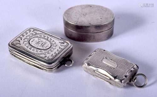 THREE SILVER BOXES. 28 grams. Largest 3.5 cm x 2.25 cm. (3)