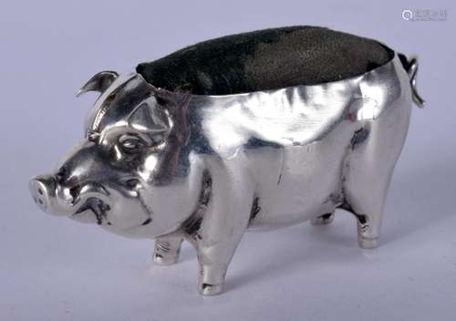 A SILVER PIG PIN CUSHION. 35 grams. Birmingham 1945. 5.5 cm ...