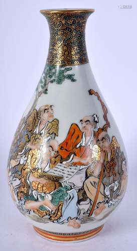 AN EARLY 20TH CENTURY JAPANESE MEIJI PERIOD PORCELAIN SAKE B...