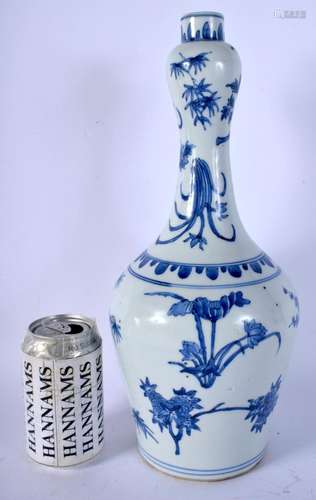 A LARGE CHINESE QING DYNASTY BLUE AND WHITE PORCELAIN VASE T...