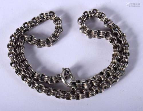 A SILVER CHAIN. 22 grams. 46 cm long.