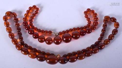 A VINTAGE AMBER TYPE NECKLACE. 58 grams. 60 cm long.