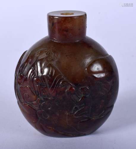 AN 18TH/19TH CENTURY CHINESE CARVED MUTTON JADE SNUFF BOTTLE...