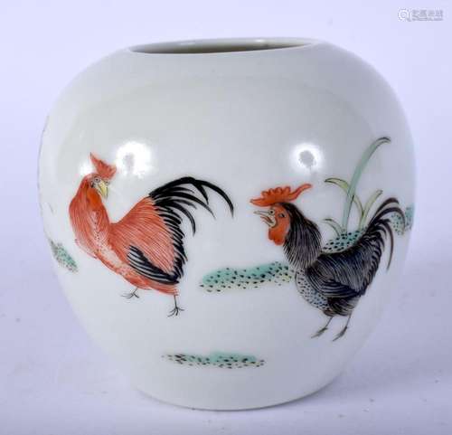 AN EARLY 20TH CENTURY CHINESE FAMILLE ROSE FOWL BRUSH WASHER...