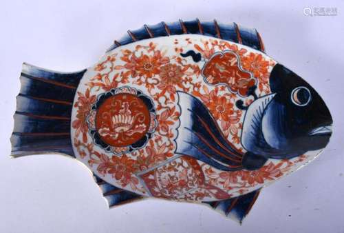 A 19TH CENTURY JAPANESE MEIJI PERIOD IMARI FISH DISH painted...