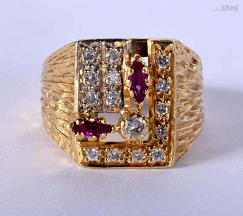 AN 18CT GOLD DIAMOND AND RUBY RING. 12.7 grams. T.