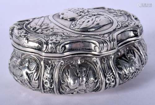 A MID 19TH CENTURY EUROPEAN SILVER SNUFF BOX decorated with ...