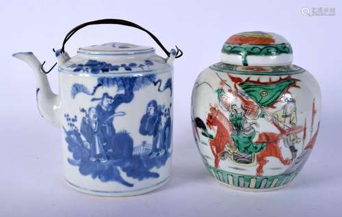 AN EARLY 20TH CENTURY CHINESE BLUE AND WHITE TEAPOT AND COVE...